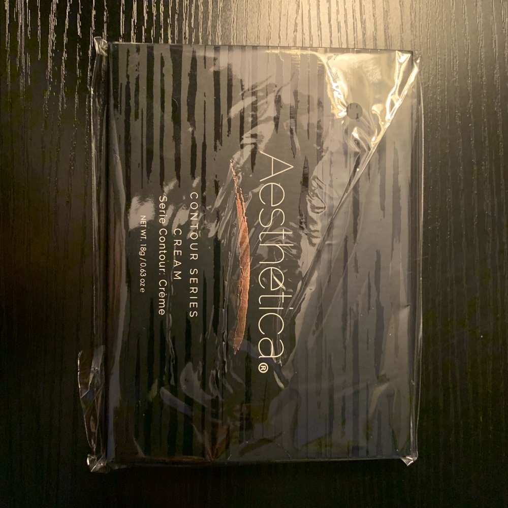 New in packaging Aesthetica contour palette